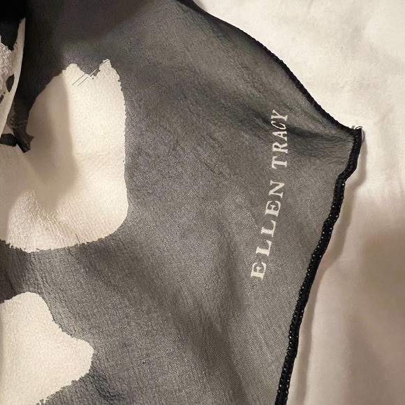 Ellen Tracy Scarf Silky Black Large White Roses Red Center Sheer 11 x 60 Angled - Picture 4 of 5